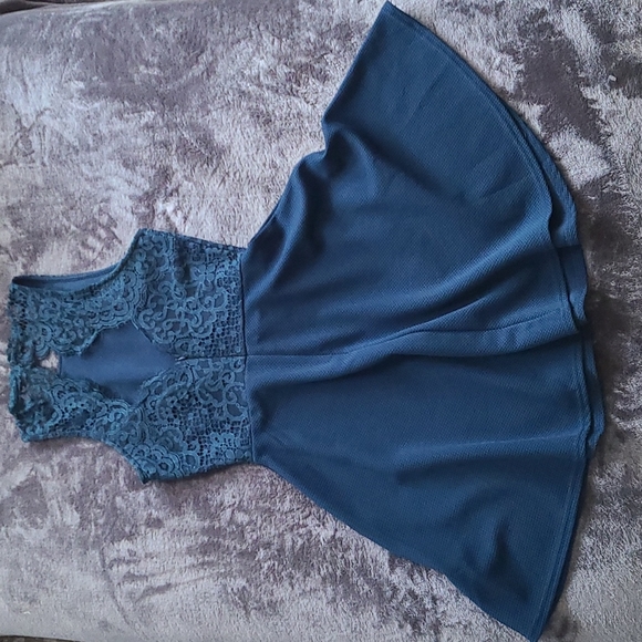 Dress - Picture 2 of 4